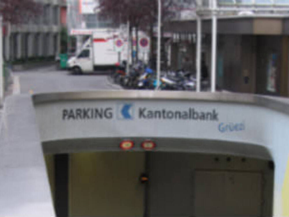 LUKB Einfahrt Parking